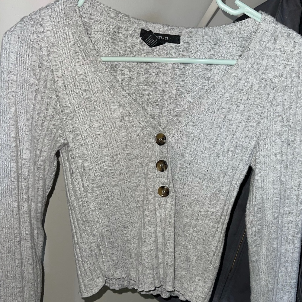 Long sleeve grey crop top